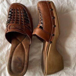 Clean sandal, size 7